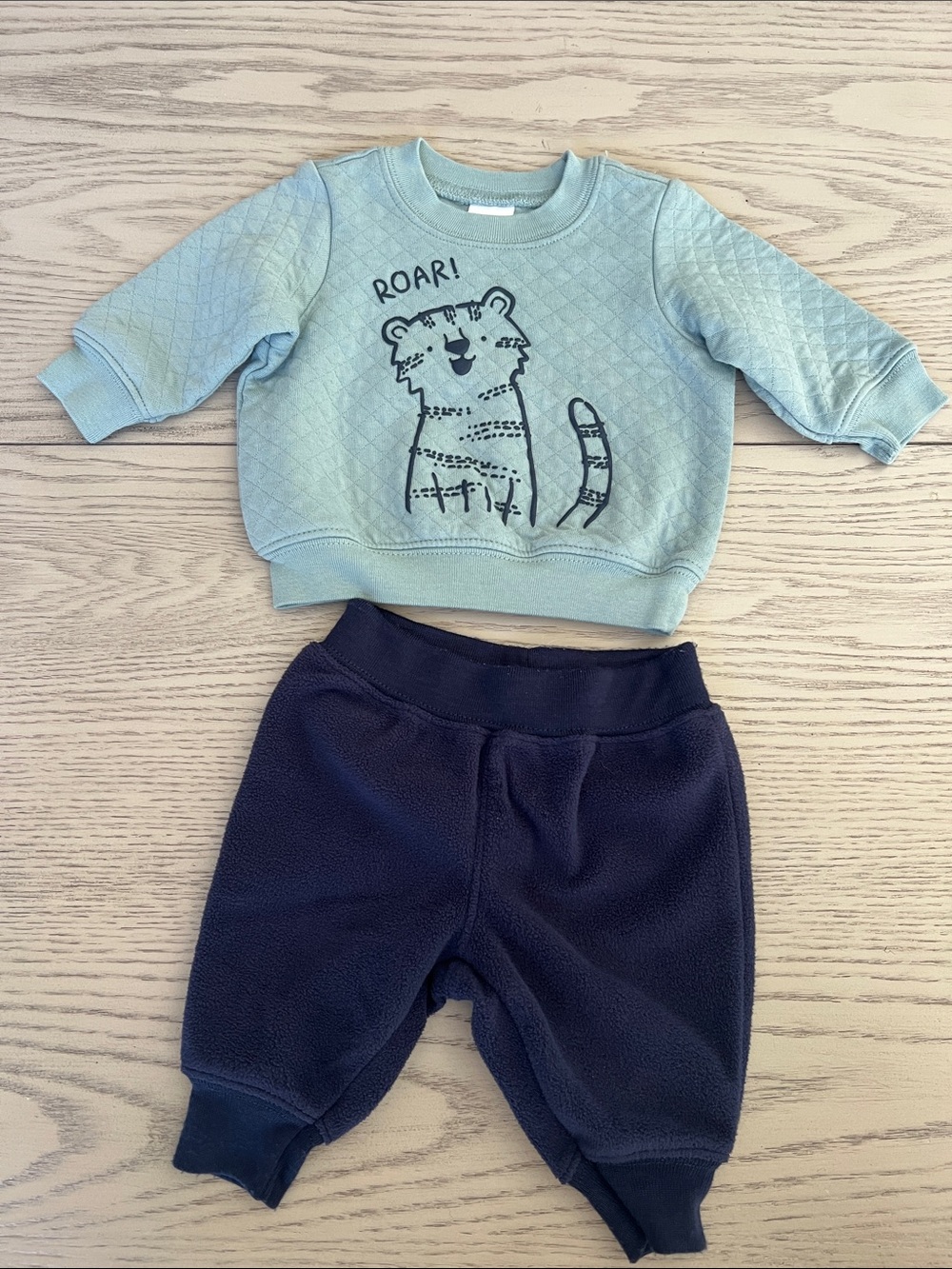 Newborn Matching Set - Light Blue Tiger Sweatshirt & Navy Pants
